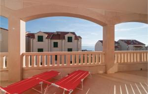 Balkón alebo terasa v ubytovaní Two-Bedroom Apartment In Bol