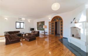 Posedenie v ubytovaní Two-Bedroom Apartment In Bol