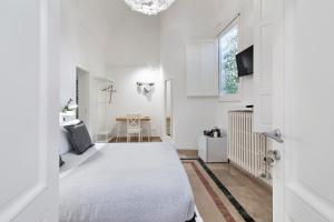 Łóżko lub łóżka w pokoju w obiekcie InCentro Comfort Suite - Lecce Selection