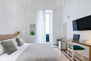 Łóżko lub łóżka w pokoju w obiekcie InCentro Comfort Suite - Lecce Selection