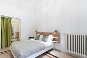 Łóżko lub łóżka w pokoju w obiekcie InCentro Comfort Suite - Lecce Selection