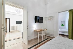 Łóżko lub łóżka w pokoju w obiekcie InCentro Comfort Suite - Lecce Selection
