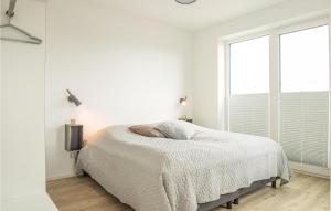 a white bedroom with a bed with a blanket at Penthouse Comfort in Lembruch
