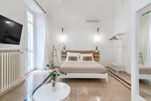 Łóżko lub łóżka w pokoju w obiekcie InCentro Comfort Suite - Lecce Selection