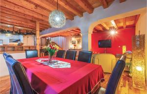 Khu vực ghế ngồi tại Gorgeous Home In Sinj