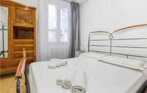 Giường trong phòng chung tại Nice Apartment In Genova With Wi-Fi +11 ảnh