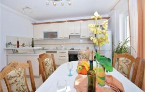 Kuchyňa alebo kuchynka v ubytovaní Apartment Omis Lxxvi