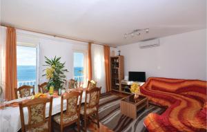 Televízia a/alebo spoločenská miestnosť v ubytovaní Apartment Omis Lxxvi