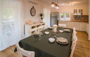 a dining room with a table and a kitchen at Villa Junona in Kras