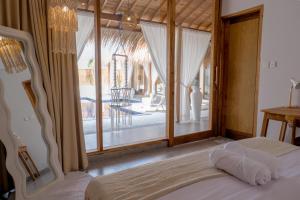 Ένα ή περισσότερα κρεβάτια σε δωμάτιο στο LAGOM - Luxury Villa +34 φωτογραφίες