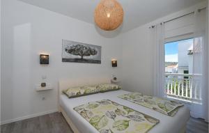 Posteľ alebo postele v izbe v ubytovaní Beautiful Apartment In Okrug Gornji