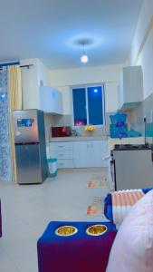 Kuchyň nebo kuchyňský kout v ubytování Mombasa Air-BnB Two bedroom apartment