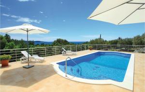 Bazén v ubytování Holiday Home Pelegrin 58 nebo v jeho okolí