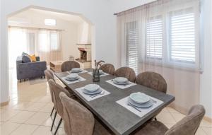Χώρος καθιστικού στο Beautiful Home In Opuzen With Wifi
