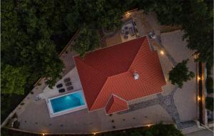 Bazén v ubytovaní 2 Bedroom Pet Friendly Home In Zestilac alebo v jeho blízkosti