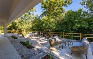 Balkón alebo terasa v ubytovaní 2 Bedroom Pet Friendly Home In Zestilac