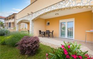 Zahrada ubytování Four-Bedroom Holiday Home In Vodnjan