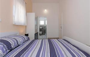 Postel nebo postele na pokoji v ubytování Four-Bedroom Holiday Home In Vodnjan