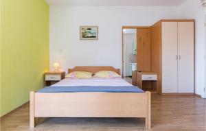 Postel nebo postele na pokoji v ubytování Apartment Makarska With Sea View 294 + 8 fotografií