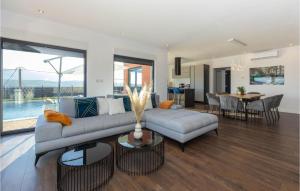 a living room with a couch and a table at Luxurious Home In Dicmo in Dicmo