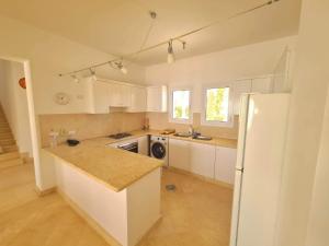 Kuchyň nebo kuchyňský kout v ubytování White villa