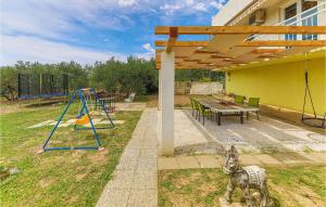 Herní místnost nebo prostor pro děti v ubytování Holiday Home Kastel Gomilica With Sea View I