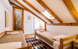 Posteľ alebo postele v izbe v ubytovaní Gorgeous Home In Dubrovnik With Kitchen