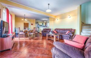 Posezení v ubytování Four-Bedroom Holiday Home In Bregi