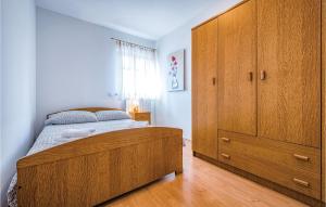 Postel nebo postele na pokoji v ubytování Four-Bedroom Holiday Home In Bregi