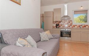 Kuchyň nebo kuchyňský kout v ubytování One-Bedroom Holiday Home In Bilice
