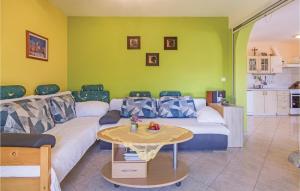 Kuchyň nebo kuchyňský kout v ubytování Two-Bedroom Holiday Home In Betiga