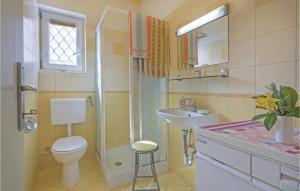 Koupelna v ubytování Two-Bedroom Holiday Home In Betiga