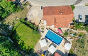 Basen w obiekcie Four-Bedroom Holiday Home In Grubine lub w pobliżu