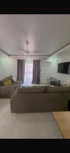 a living room with a couch and a ceiling at Apartment building in Salagi in Sukuta