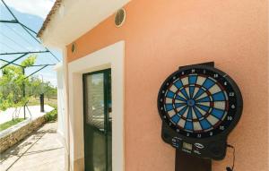 Fotografia z galérie ubytovania Three-Bedroom Holiday Home In Trbounje v destinácii Trbounje