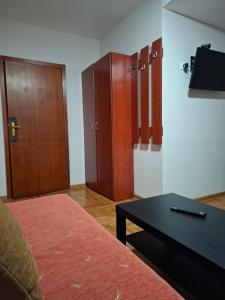 TV a/nebo společenská místnost v ubytování Hotel Koliba na Grza
