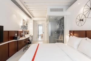 Postel nebo postele na pokoji v ubytování Ruby Lucy Hotel London