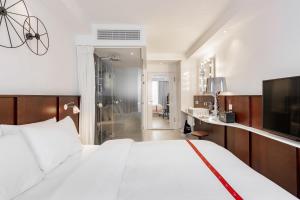 Postel nebo postele na pokoji v ubytování Ruby Lucy Hotel London