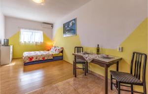 Krevet ili kreveti u jedinici u objektu Nice Apartment In Pula With Wifi Još 12 fotografija