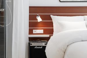 Postel nebo postele na pokoji v ubytování Ruby Lotti Hotel Hamburg