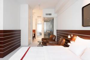 Postel nebo postele na pokoji v ubytování Ruby Lotti Hotel Hamburg