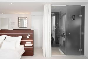 Postel nebo postele na pokoji v ubytování Ruby Lotti Hotel Hamburg