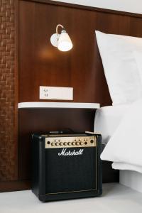 Postel nebo postele na pokoji v ubytování Ruby Claire Hotel Geneva