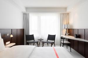 Postel nebo postele na pokoji v ubytování Ruby Claire Hotel Geneva