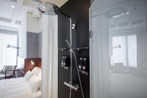 Postel nebo postele na pokoji v ubytování Ruby Lilly Hotel Munich
