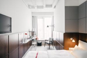 Postel nebo postele na pokoji v ubytování Ruby Lilly Hotel Munich
