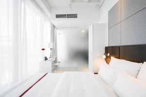 Postel nebo postele na pokoji v ubytování Ruby Lilly Hotel Munich