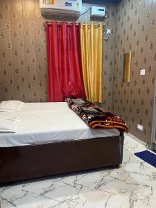 Voodi või voodid majutusasutuse Bajrangbali guest house toas