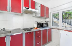 Kuchyňa alebo kuchynka v ubytovaní 1 Bedroom Stunning Apartment In Krk