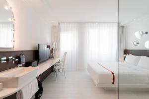 Llit o llits en una habitació de Ruby Bea Hotel Florence